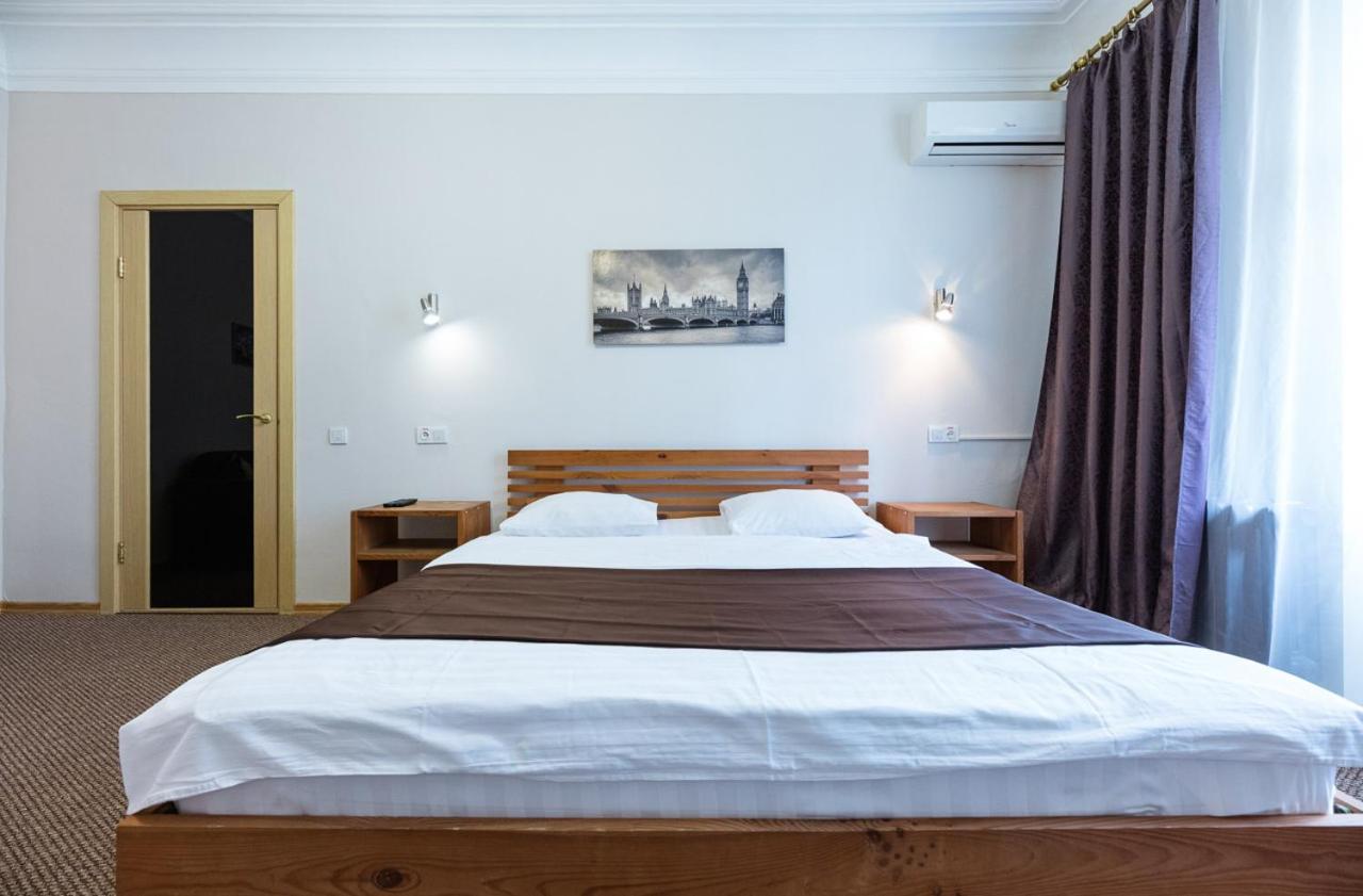 Guest House "Vladimirskaya 42" Kiew Exterior foto