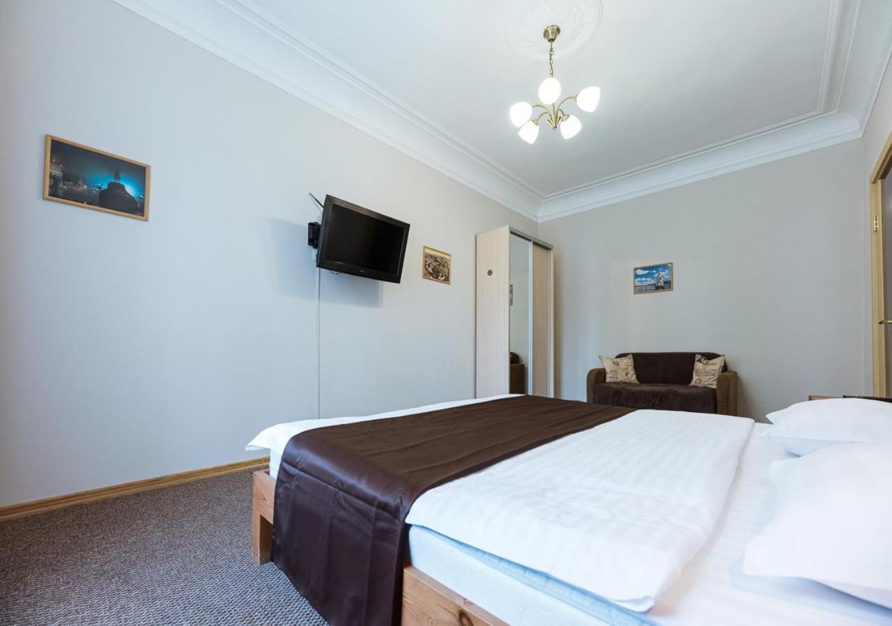 Guest House "Vladimirskaya 42" Kiew Exterior foto