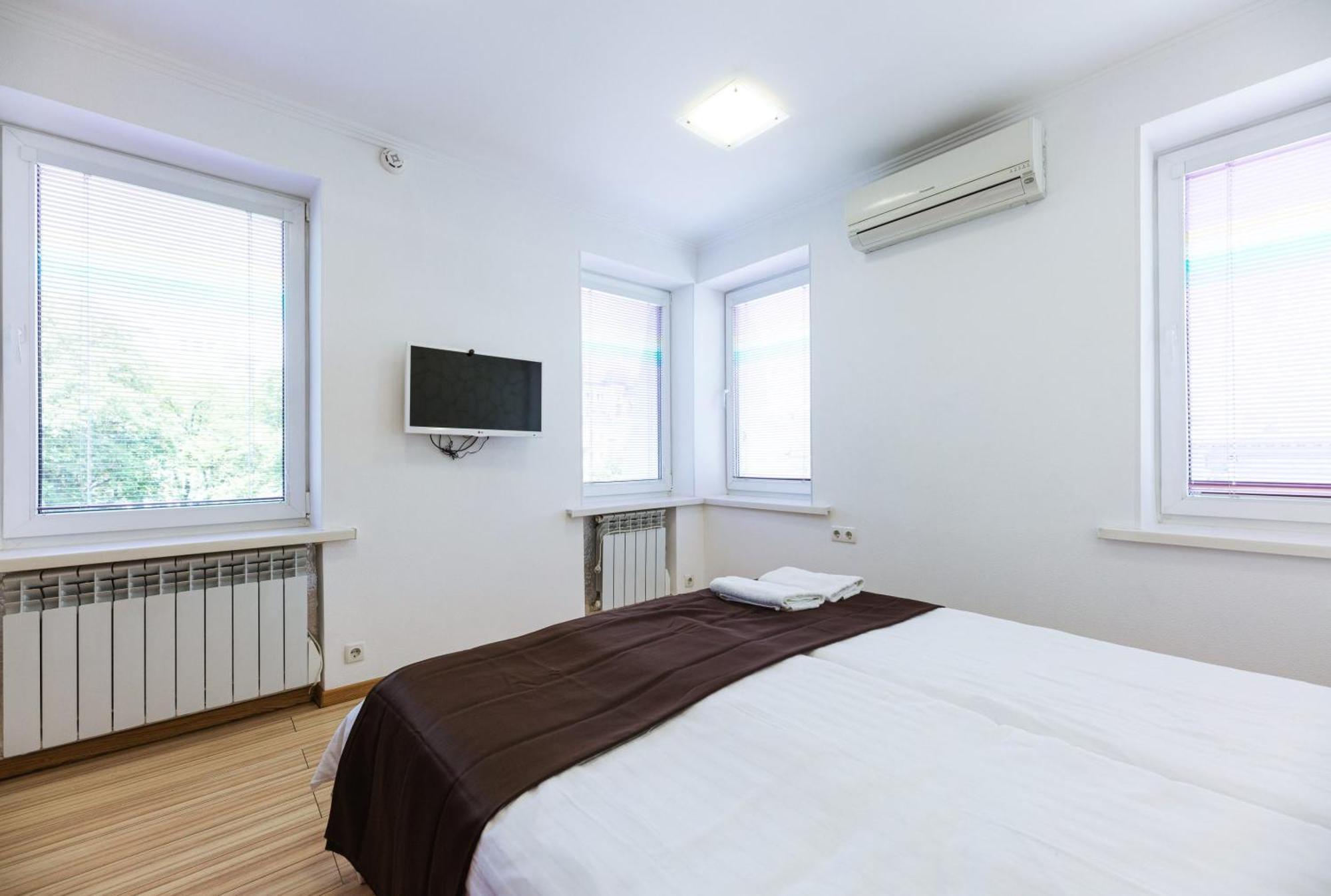 Guest House "Vladimirskaya 42" Kiew Exterior foto