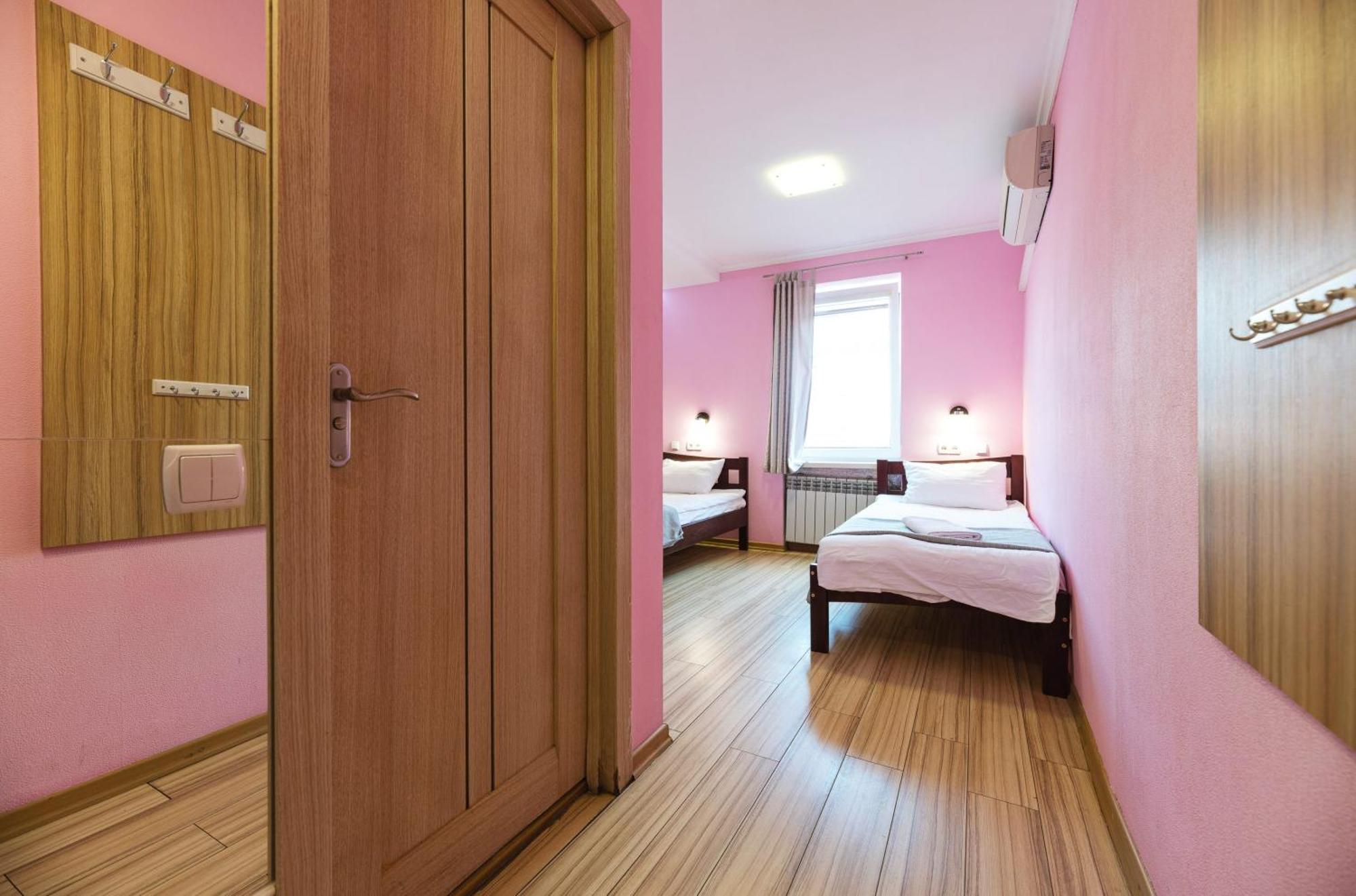 Guest House "Vladimirskaya 42" Kiew Exterior foto