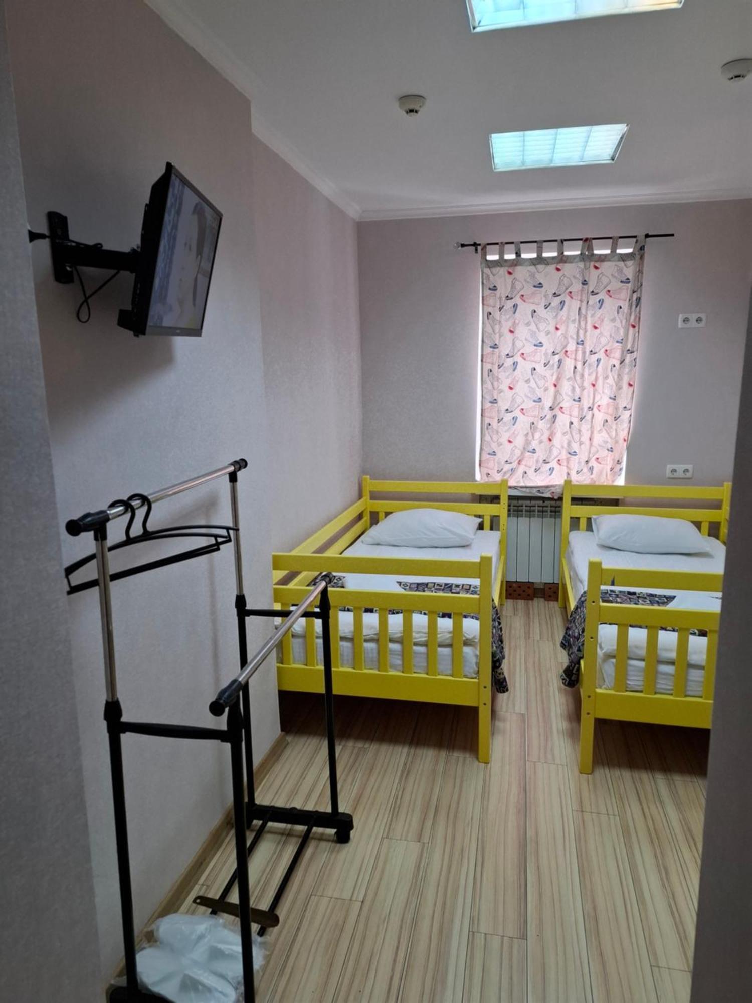 Guest House "Vladimirskaya 42" Kiew Exterior foto